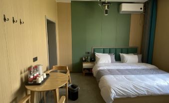 Yining Airport Saibei Xiaoyuan Homestay