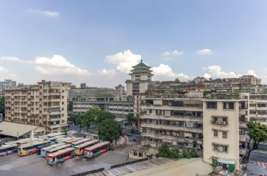 7 Days Premium Hotel (Jiangmen Wuyi University Port Road) Отели рядом с достопримечательностью «Donghu Park»