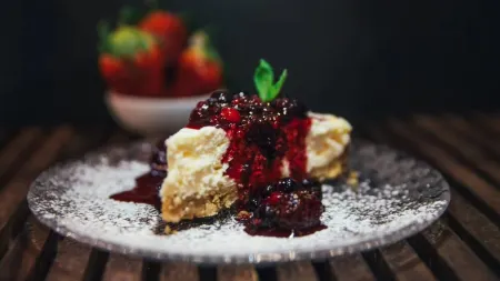 Carlton Express Hotel (Ledong Huangliuzhen Branch) Отели рядом с достопримечательностью «Yinggehai Salt Flats»