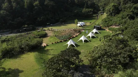 51Camp Zhuji Hongfengling Camp Отели рядом с достопримечательностью «Wuxie Scenic Spot»