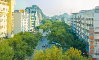 Kardashian Royal Hotel(Guilin Railway Station)