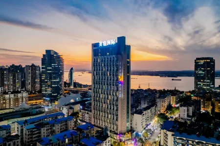 Meisu • Flower Hot Spring Hotel (Wuhu Pedestrian Street Binjiang Branch) Отели рядом с достопримечательностью «Yugeng Mountain»