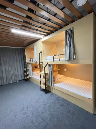 Zhihexing Youth Hostel (Chaoyang High-speed Railway Station Shilibao Subway Station)