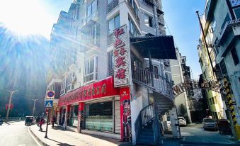 Luding Red Business Hotel