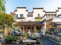 Floral Lux Hotel · Huangshan Dalv Xiaoshe Travel Hotel(Xixi Nangu Village Store)