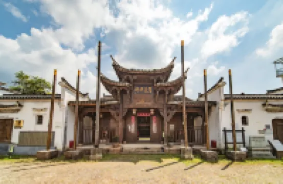 騰雲·現代旅遊根據地民宿（金源店）