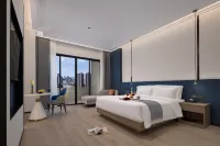 Foshan Ancestral Temple Mehood Hotel (Jinbo Center) Hotels near Liangshihua Gymnasium (East Gate)