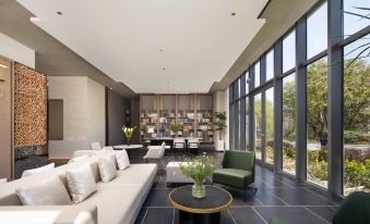 Atour Hotel Wuxi East Station Yingyue Lake Park Subway Station