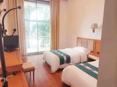 Jucaiwan Hotel (Jingpo Lake Scenic Area Branch) - Mountain view