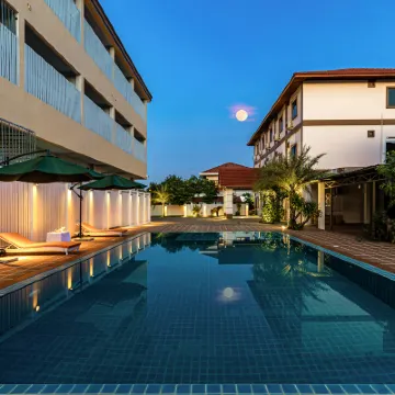 City  Garden Hotel โรงแรมใกล้พิพิธภัณฑ์ผ้าลาว