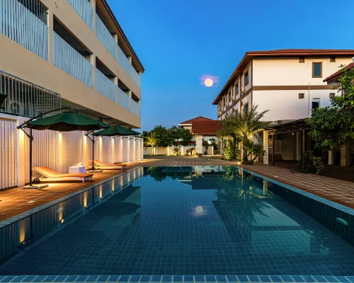 City Garden Hotel (Close to Patuxay Monument and Lao Textile Museum, Vientiane) Hotels near Thatluang Stupa