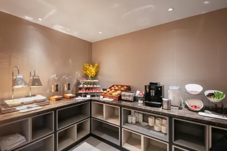 Homeinn Selected Hotel (Quzhou Railway Station Wanda Plaza) Отели рядом с достопримечательностью «CPC Quzhou Committee Party School»