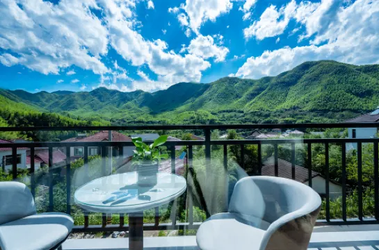 Dragon Pool Inn (Anji Zhangcun Longwang Mountain Gorge Rafting Branch)