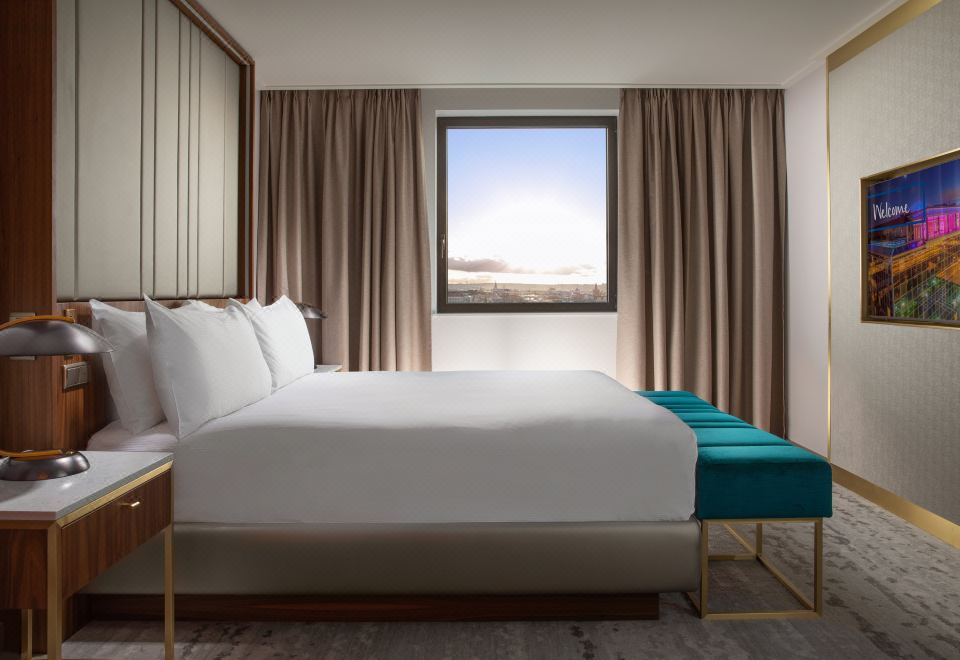 힐튼 프라하 아트리움 실내 수영장