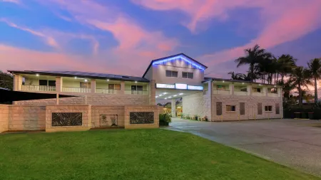 Best Western Caboolture Gateway Motel Отели в г. Кабулчер Юг