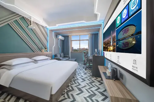 WE E-sports Hotel (Xinyang Railway Station)