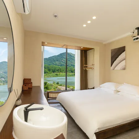 Tonglu Yaolin Yuqing Mountain Lodge Отели рядом с достопримечательностью «Руан Ши Цзинь Бич»