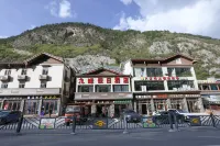 โรงแรม ฮอลิเดย์ จิ่วเฟิง (สาขา ศูนย์บริการนักท่องเที่ยว โกวโข่ว จิ่วจ้ายโกว) โรงแรมใน