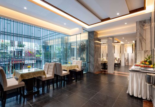 더 서머 호텔 루프탑 수영장 전경