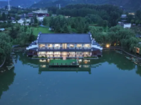 Trip.com Group Country Retreats (Dihua Earth-house Joint Resort) Hotels in Danfeng