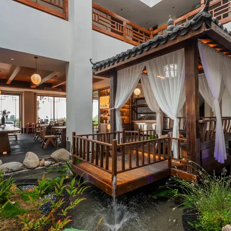 Daishui Blue Lake View Hotel (Fuxian Lake Guanglong Town)