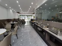 Xinzheng Gangyue Hotel (Zhengzhou Aviation Port Area Shuanghe Lake Central Park)