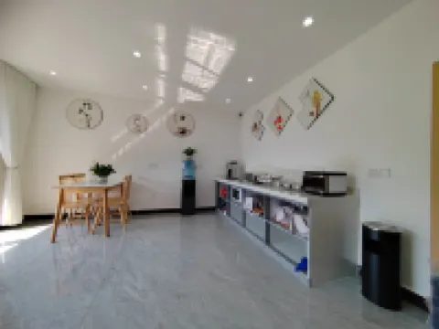 Yueshan  Yishe  Homestay  Huang  guo  shu