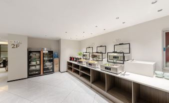 Guoyun Hotel (Dengzhou Renmin Road Bureau of Commerce)