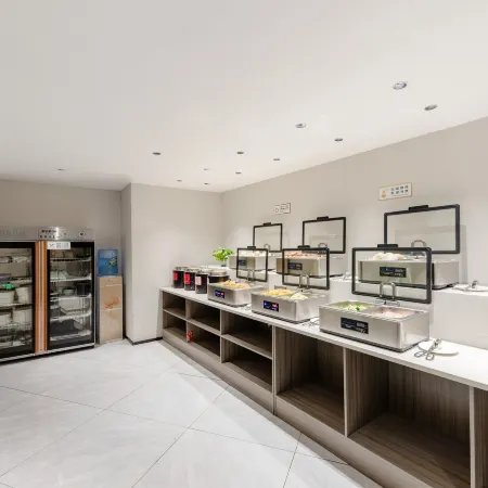 Guoyun Hotel (Dengzhou Renmin Road Bureau of Commerce)