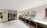Guoyun Hotel (Dengzhou Renmin Road Bureau of Commerce)