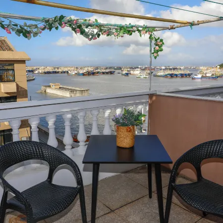 Wenling Shitang Seaside Home Homestay (Shitang Peninsula Tourist Resort Area) Отели рядом с достопримечательностью «Рыба камней»