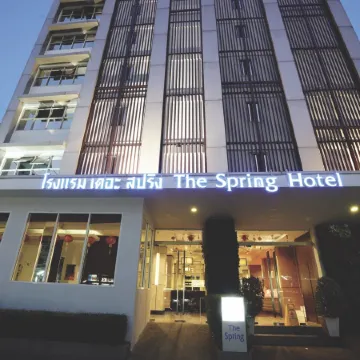 The Spring Srinakarin Hotel Отели рядом с достопримечательностью «Торговый центр Seacon Square»
