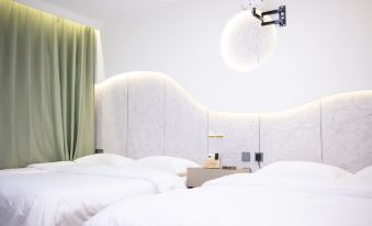 Cloud Plus Smart Cinema Boutique Inn (Yanji Yanbian University West Market Store)