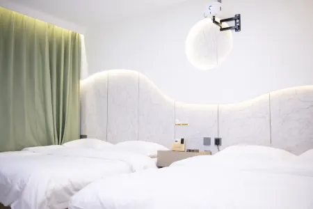 Cloud Plus Smart Cinema Boutique Inn (Yanji Yanbian University West Market Store)