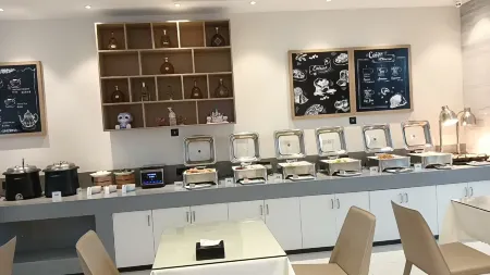 City Comfort Inn (Zhuji Xishi Theater Yongli Plaza) Отели рядом с достопримечательностью «Zhuji Gymnasium»