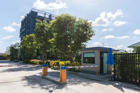 Premier Luxe Hotel Отели рядом с достопримечательностью «Гранд Каньон Чонбури»