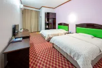 Fengshan Jinshuiwan Hotel Hotels near Yuanyang Cave