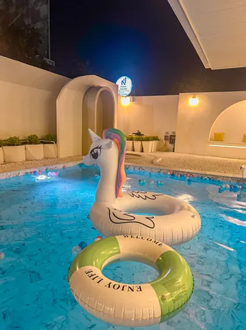 รูปภาพของนิยาม พูลวิลล่า