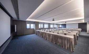 Nanjing Gulou Zhongfu Road Subway Station Light Residence Hotel