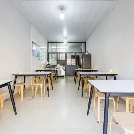 Bonahuishe Chain Hotel (Lufeng South Railway Station Jinshan Ancient Town Branch)