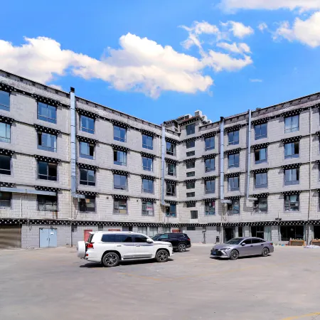 Gongjin Lianri Ecological Cave Hotel (Daocheng Yading Branch)