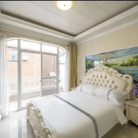 Haiyun Holiday Villa (Beihai International Passenger Port Qiaogang Style Street Store)