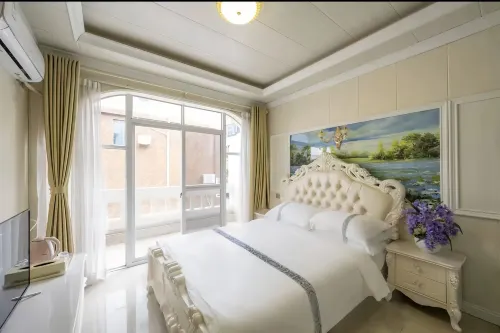 Haiyun Holiday Villa (Beihai International Passenger Port Qiaogang Style Street Store) - Mountain view