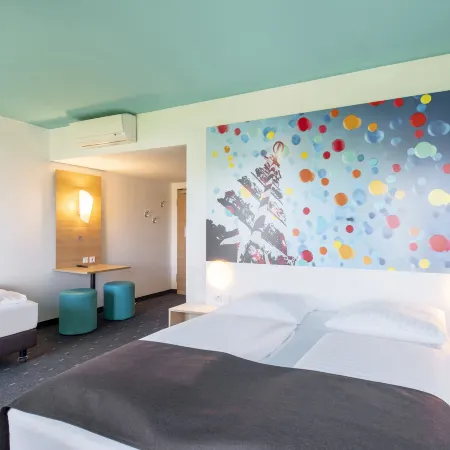 B&B HOTEL München City-Ost Отели рядом с достопримечательностью «Станция метро Quiddestr.»