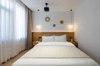 Yuehao Natural Courtyard View ins Beautiful Homestay (Wuyuan Baoyu Tower Branch) - balcony