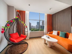 Weina Hotel (Xinyang Pingqiao Century Square Store)