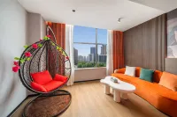 Weina Hotel (Xinyang Pingqiao Century Square Store)