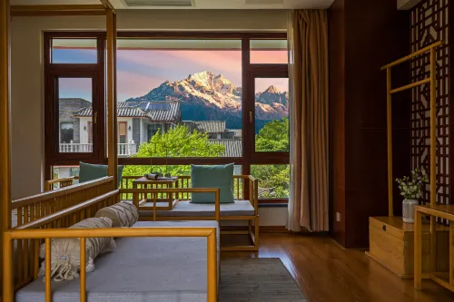 XianglinYajingXueyueSnowJoySnowMountainViewLightLuxuryGardenVillaforSeekingTranquility