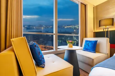 WHALE ISLAND Whale Island Hotel (Zhongshan Square Furama International) โรงแรมในZhongshan Square and Renmin Road Donggang Commercial Area