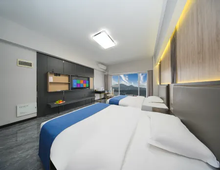 Weihai Lanye Scenic Hotel (Huoju 8th Street International Coastal Baths) Отели рядом с достопримечательностью «Xiaoshidao Fishing Beachcombing Park»